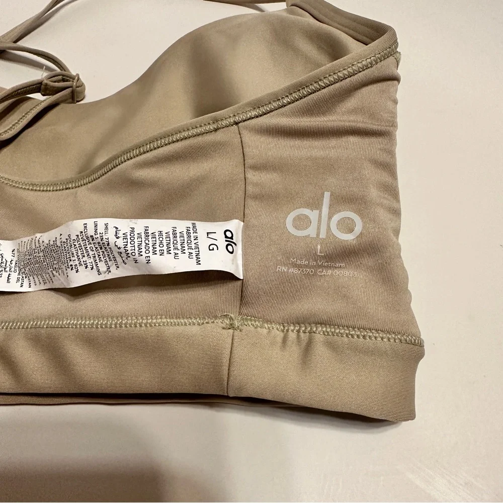 Alo Yoga - Airlift Intrigue Bra - Gravel - Picture 10 of 12